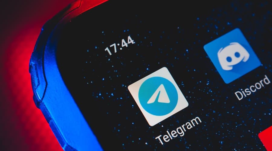 Telegram / Discord